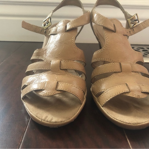 Aerosoles size 7.5, cream coloured leather, barely worn - Picture 3 of 13